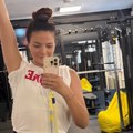 Juče skupljala seno, danas diže tegove: Nina Janković pozirala u teretani, pokazala koliku kilažu može da podigne (Foto)
