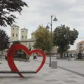 U Srbiji danas promenljivo oblačno, temperatura u padu, povremeno pljuskovi i jak vetar