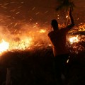 Hiljade ljudi evakuisano Veliki šumski požar (foto/video)