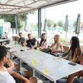 Na međunarodni dan mladih grad vršac častio svoje sugrađane Besplatan boravak na Gradskom bazenu, uz limunadu