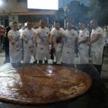 To mogu samo Leskovčani: Džinovska pljeskavica od 90 kilograma potukla sve rekorde