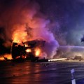 Zapaljen auto na Novom Beogradu? Vatra se proširila na još jedan, od vozila ostala školjka