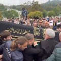(Foto) Dženaza Halidu Bešliću okupila oko 100.000 ljudi u Sarajevu