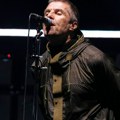 "Onoj ogromnoj...": Frontmen Oasis-a kritikovao fana koji je ispalio baklju u publiku na koncertu