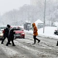 (Фото, видео) Упаљен аларм и за Београд! Нижу се упозорења РХМЗ: Снег у таласима, ледена киша у неким деловима Србије
