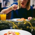 Gotova jela prednjače po poskupljenju od 12,4% u prošloj godini: Evo kakve su bile cene pića i prenoćišta u decembru