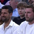 Novak i Luka iz prvog reda bodre Zvezdu: Đoković i Dončić privukli veliku pažnju u Madridu