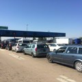 Automobili na granicama čekaju od tri sata do 20 minuta