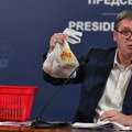Vučić sa ministrima doručkovao parizer i najavio: Pojeftiniće još 10 proizvoda (VIDEO)