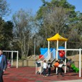 Otvoreno dečje igralište u Ulici Flore Sends na savskom vencu