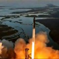 Lansirana najmoćnija raketa u istoriji! Letelica Ilona Maska uspešno poletela prema svemiru (video)