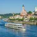 Bugarski kruzer udario u betonski zid na Dunavu u Austriji, 17 putnika povređeno
