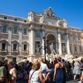 Rim razmatra ograničenje pristupa fontani di Trevi: Zbog prevelikog broja turista planiraju da uvedu sledeće mere