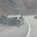 (Video): Detalji nesreće na putu Vlasenica-Zvornik: U udesu 2 auta povređene 3 osobe iz Srbije, među kojima je jedna…