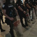Čačani protestuju ispred kuće u kojoj živi načelnik čačanske policije