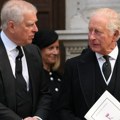 Britanski kralj Čarls oduzeo princu Endruu titule i naredio da se iseli iz palate