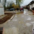 Voda nadire u romsko naselje u Turekovcu: Meštani sami brane domove i apeluju na hitnu pomoć