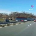 Neodgovorno ponašanje na auto-putu: šokantne scene posle sudara kod Ljiga!