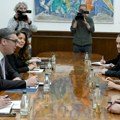 Vučić sa Sarom Rodžers: Ekonomska saradnja raste, sve veći broj američkih kompanja koje investiraju u Srbiju (foto)