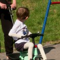 Svakodnevni bolovi, plikovi, previjanja: Mali Marko, dete leptir, uprkos bolesti, ne odustaje od igre i svojih želja