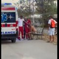 Mladići sa fantomkama i palicama pretukli muškarca kod Mosta slobode (VIDEO)