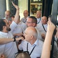 (VIDEO) Opozicija pokušala da uđe u Skupštinu grada tokom protesta protiv izgradnje Novog Sada na vodi