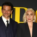 Lejdi Gaga i Bredli Kuper ponovo podstakli glasine da su zajedno: Stala pored njega na crvenom tepihu, a čak nije ni u filmu…