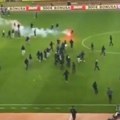 Samo jedan igrač Dinama nije bežao ispred Torcide: Na stadionu haos, policajac ga gura, on lagano šeta...