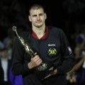 Trenutak za pamćenje - Jokić je "krunisan" i treći put u karijeri! Srbin dobio MVP nagradu - pogledajte njegovu reakciju!
