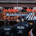 Drama u Hamburgu: Policija pucala na čoveka sa sekirom /video/