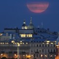 Retka pojava noćas zasijala na nebu Plavi supermesec postao crven! (foto)