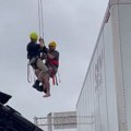 Vozač proleteo ogradu na mostu, dok je visio, uputio jezivu molbu: "Možete li ovo pokazati mojoj porodici?"