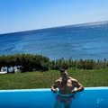 Sloba Radanović ima dve vile i penthaus u Budvu - na krovu zgrade i bazen u kom se baškari sa ženom: "On je tu da zarađuje"