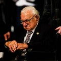 Čovek koji je spasio 669 dece, a ćutao o tome 50 godina: Podario im novi život, oni mu priredili čudesno iznenađenje