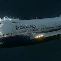 Avion sa 248 putnika uleteo u vulkanski oblak: Svi motori su stali, krenuo je da ponire ka okeanu