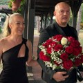 Izrez na uskoj haljini: Slađa Alegro skrenula sve poglede na sebe - došla sa mužem na veselje kolege, evo kako su se skockali…