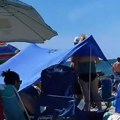 Ogromni šatori i tende na plažama izazivaju pravi haos – turisti besni zbog zauzetog prostora: Sada su donete nove mere