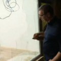„Vučić vidi razbijeno staklo. Vučić iz nekog razloga dira razbijeno staklo“ Ceo Balkan se smeje snimku predsednika Srbije…