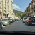Oprez i strpljenje: I ovog petka pojačan intezitet saobraćaja na magistralnom putu i gradskim ulicama (video)