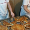 Za 4 dana pojeli 8 tona bureka! Neverovatne scene u Nišu (video)