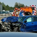 (Foto, video) Stravična nesreća na auto-putu kod Kolara! Dramatični prizori na licu mesta: Delovi vozila rasuti po putu…