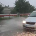 Kiša padala dva sata bez prestanka: Ulične bujice u Čačku - poplavljena domaćinstva