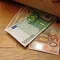 U ponedeljak promena u kursu evra Narodna banka obaveštava sve zaitneresovane ko menja na veliko neka pričeka!