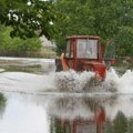 Проглашена ванредна ситуација у овој српској општини Куће и виногради поплављени, возила пливају у муљу! Штета од…