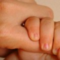 Rok do 14. avgusta: Podnesite zahtev za obeštećenje porodilja