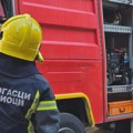 Veliki požar kod Surčina: Gori veliki objekat, na terenu 18 vatrogasaca
