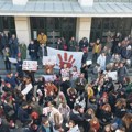 Sednica Skupštine Vojvodine: Protest studenata ispred zgrade, pokrajinski budžet usvojen bez rasprave