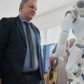 Humanoidni roboti stigli u Srbiju, pomagaće nastavnicima Veštačka inteligencija asistiraće u inkluzivnom obrazovanju