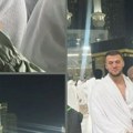 Pevač u rijalitiju varao ženu sa koleginicom, a sada je odveo u Meku na hodočašće: Sve mu je oprostila