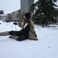 Sneg i led u Srbiji pretvorili trotoare u klizalište: Ovako hodajte da ne završite na zemlji